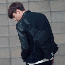 플레이언 멀티 포켓 슬링 크로스백