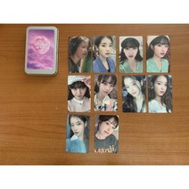 아이유 IU 스트로베리문 STRAWBERRY MOON 공식 포토카드 정품, 연두옷오른쪽