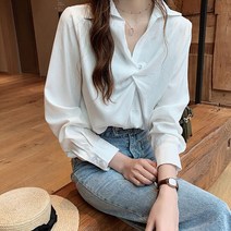 식스에비뉴 데이즈 앞셔링 브이넥 기본 블라우스