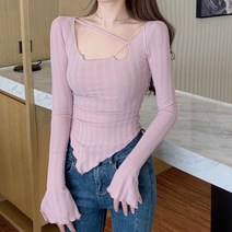 [랜덤플레이] 사선 밑단 나팔소매 넥 스트랩 진주 포인트