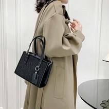 더퍼플 여성 스터드 장식 네임텍 크로스백 숄더백 패션코디crossbody bag 숄더백 미니백 크로스백 핸드백 여성가방 여성숄더백 버킷백 여성핸드백 여성크로스백 여성토트백 미니크로스백 여성미니크로스백 에코백 쇼퍼백