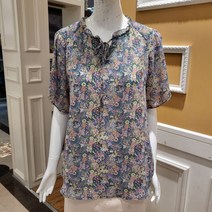 BCBG 비씨비지 여름신상품22 별사탕 프린트 블라우스