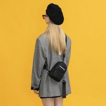 가방팝 언더크로스 조이 슬링백 미니 모노블랙