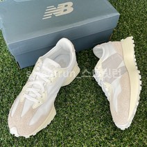 스트릿런 뉴발란스 327 화이트 문빔
