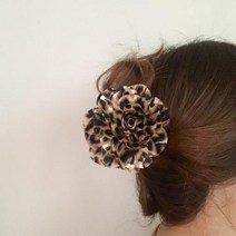 로맨틱모모 풍성한 플라워 입체 레오파드 고급 호피 올림머리 집게핀