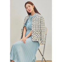 [미센스]애플아울렛/ 카라리스 트위드 자켓/ 소재컬러감이 돋보이는 트위드자켓. 원단에 은은한메탈사가섞여있고 . 정장슬랙스 데님팬츠 원피스등 다양한아이템과 코디활용이 좋은아이템