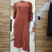 에스쏠레지아 세련된 언발 플리츠 니트 원피스 SOK1KOP010