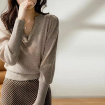 업타운걸스 Ab 여성 고급 금사 울 니트 예쁜 브이넥 티 셔츠 코코