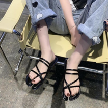 업타운걸스 여자 끈 조리 샌들 여름 휴가 필수 아이템 족발핏 쪼