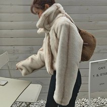 떳다그녀 로피츤 크롭 퍼 자켓