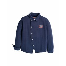 [리바이스키즈] 스냅단추로 착용이 편리하며 가슴에 패치와 언발란스한 앞단 라인이 포인트인 부드러운 소재의 셔츠형 자켓