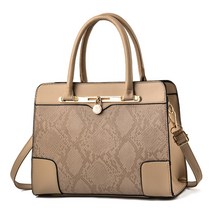 와이케이하우스 엄마가방 가벼운 가방 데일리백 가을·겨울 패션 핸드백 대용량 파이톤 백숄더 크로스백