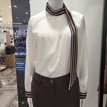 조이너스 여성정장 매장인기상품 깔끔한 디자인의 포인트 타이 돋보이는 만능 블라우스