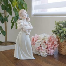 강아지를 안은 소녀 장식 인형 선물 예쁜소품 집들이 인테리어용품 강남소품 모델하우스데코 실내장식 데코