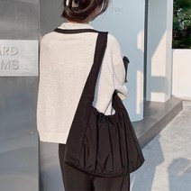 셔링장식 넉넉한수납 여자대학생가방 20대여자가방 가방트렌드 데일리가방 20대후반여자가방 여자숄더백 가벼운가방