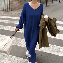 여성 맥시 니트 원피스 클라인 블루 한국어 버전 대형 롱 드레스 스웨터 슬릿 v