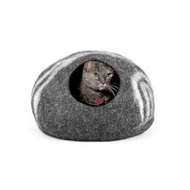 Reefelt 펠트 고양이 동굴 침대 - 고양이와 새끼 고양이를 위한 프리미엄 핸드메이드 100% 메리노 울 테마 침대 (선셋 오라뉴 스트라이프), Charcoal with White Stripes, Charcoal with White Stripes
