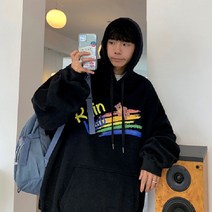 가을 겨울 기모 도톰한 스타일의 루즈핏 후드티 남녀 커플룩입니다.