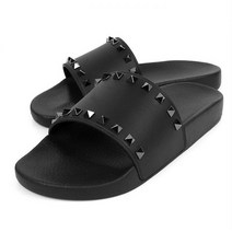 발렌티노 락스터드 남성 슬리퍼 1Y2S0873 JGC 0NO - 블랙