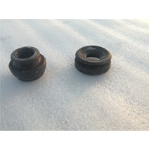 프론트 크로스 멤버 러버 슬리브 엔진 미쓰비시 파제로 몬테오 V73W V78 H66W H77W MR132701 MR132702 용 리어 마운팅 부싱, 01 a set