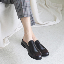 남성 깔끔 트렌디한 데일리 오피스룩 블로퍼 슬리퍼