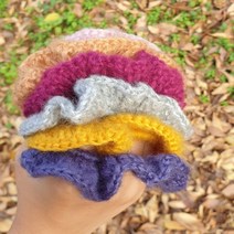 [6color] 아이유 곱창 밴드 똥머리 슈슈 스크런치 머리끈 손뜨개 고무줄 앙고라 헤어밴드 뜨개 니트I U 청보라