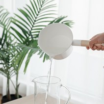 1+1 튼튼한 화이트 손잡이바가지 1.3L 욕실 주방 목욕 우드손잡이 예쁜바가지