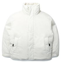 아이더 아이더(EIDER) 이월상품 여성 겨울 오버핏 하이넥타입 숏기장 씬다운 캐쥬얼 스포츠 등산 중량 구스다운 DWW21585 GRAMDOWN (그램다운) 숏 자켓 OM