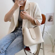 30대 여성 외출용 뱀피 스트랩 토트백 수납력이좋은