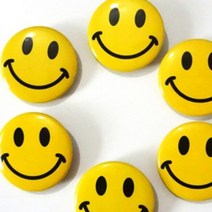 comfyhome 스마일브로치 친절사원뱃지 스마일와펜 브로치핀 예쁜