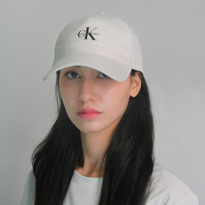 CK 캘빈클라인 남녀공용 모노그램 로고 볼캡 모자