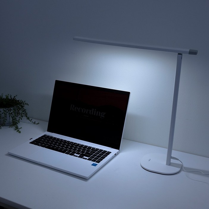 프리즘 크레모아 LED 스탠드 PL-7000WH 화이트 시력보호 각도조절 책상 조명