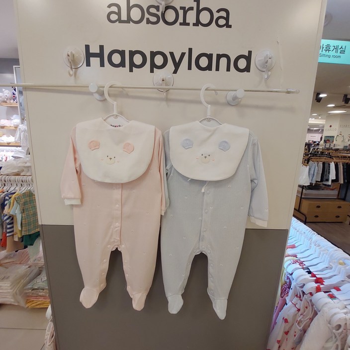 압소바 60수로 소재가 좋고 턱받이가 포함되어 활용도가 높은 가을 우주복