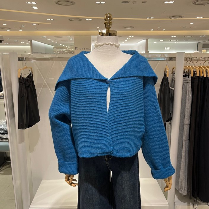 AK플라자 밸리걸 와이드 카라 니트 가디건 609700