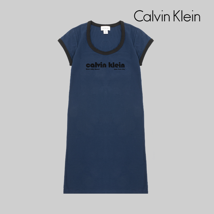 캘빈클라인 SS 피마 코튼 그래픽 로고 스쿱넥 원피스