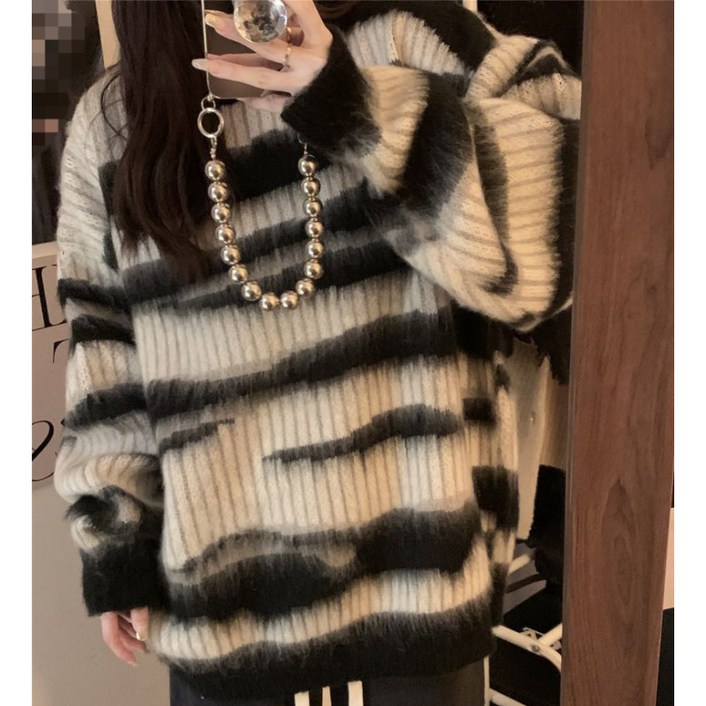 쁘띠꼬모 여성 그라데이션 스트라이프 모헤어울혼방 오버핏 롱니트 드롭숄더 캐주얼룩 GX5101522