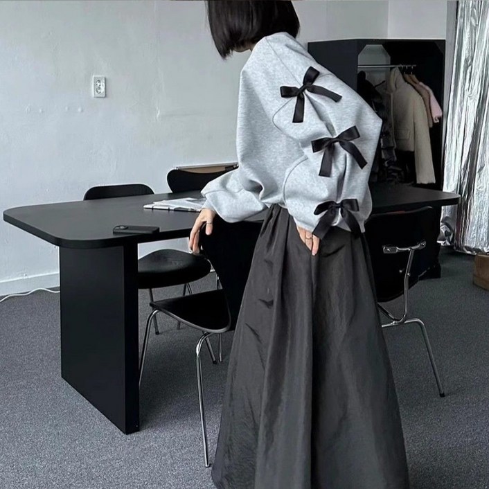 프레피 루즈핏 유니크 리본 맨투맨 라운드넥 데일리 꾸안꾸 박시핏 벌룬소매