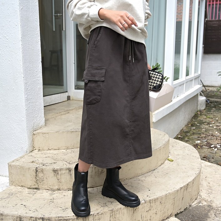 데일리앤 모션 밴딩 H라인 면 스판 일자 카고 포켓 롱 스커트 데일리앤 모션 밴딩 H라인 면 스판 일자 카고 포켓 롱 스커트