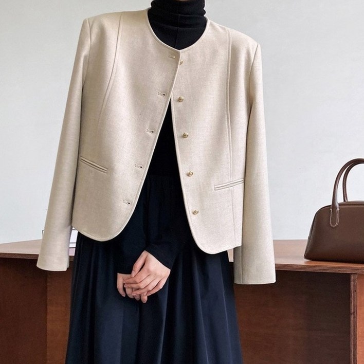 노카라 세미크롭 자켓  골드버튼 모던 하객룩 데일리룩 그레이연베이지
