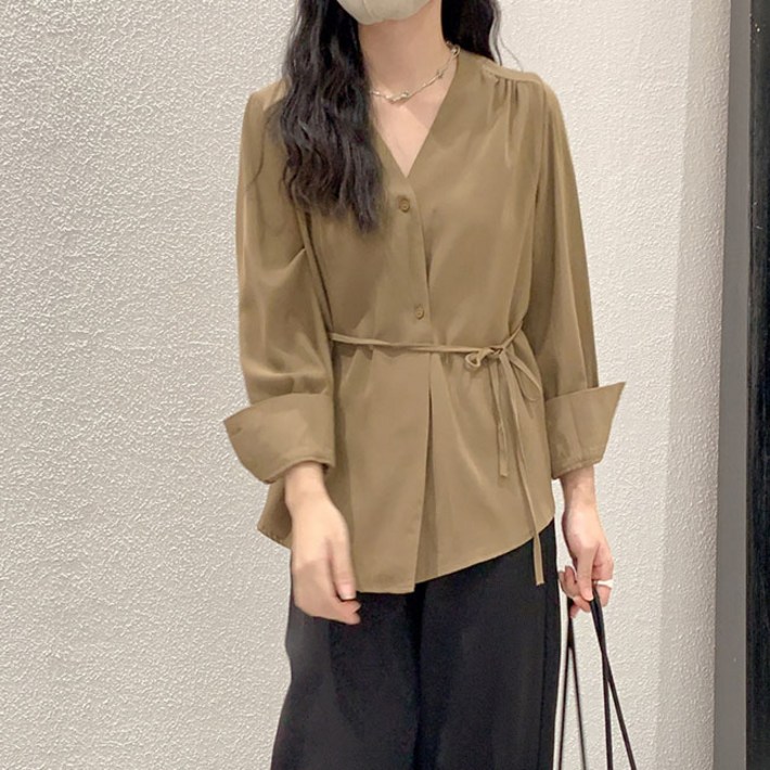 나나뽕 브이넥 사선 단추 베이직 오피스 블라우스