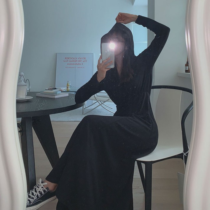 떳다그녀 로민드 후드 롱 원피스 떳다그녀 로민드 후드 롱 원피스