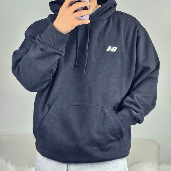 국내정품 뉴발란스 후드티 스몰로고 기본 스탠다드 핏 NBH221 커플 룩 남여공용 미니 파우치 포함