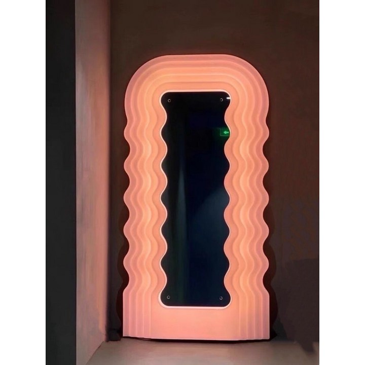 웨이브전신거울 에토레 소트사스 LED 웨이브 특이한 전신거울 카페 쇼룸 호텔 럭셔리 인테리어 지디거울