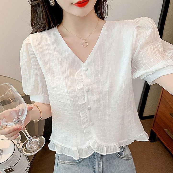 해피유통 여성 여름 브이넥 퍼프소매 크롭 블라우스 데일리룩 단추 프릴 디테일 상의bhf