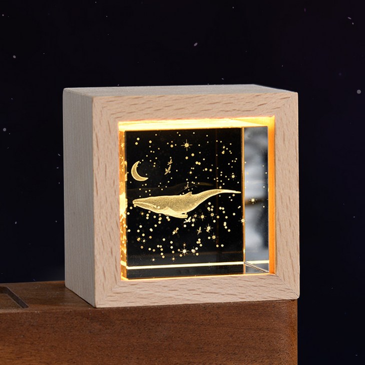 연하 크리스탈 큐브 우드 프레임 LED 무드등, 달 고래