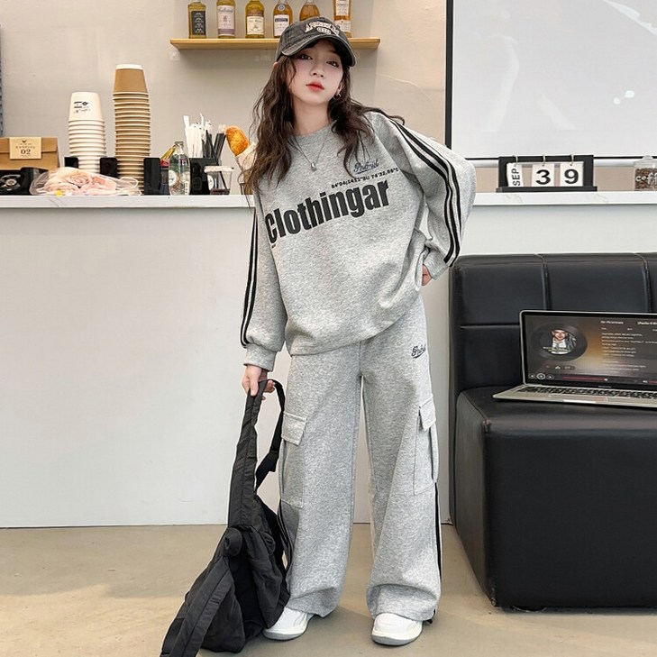 조이걸스 2024년 춘추 신상 new springfall 맨투맨 크루넥 가을 봄 카고 팬츠 여아 여학생 세트 츄리닝 팬츠 상하의 세트 바지 주니어 후드 후디 초등생 중학생 초중생