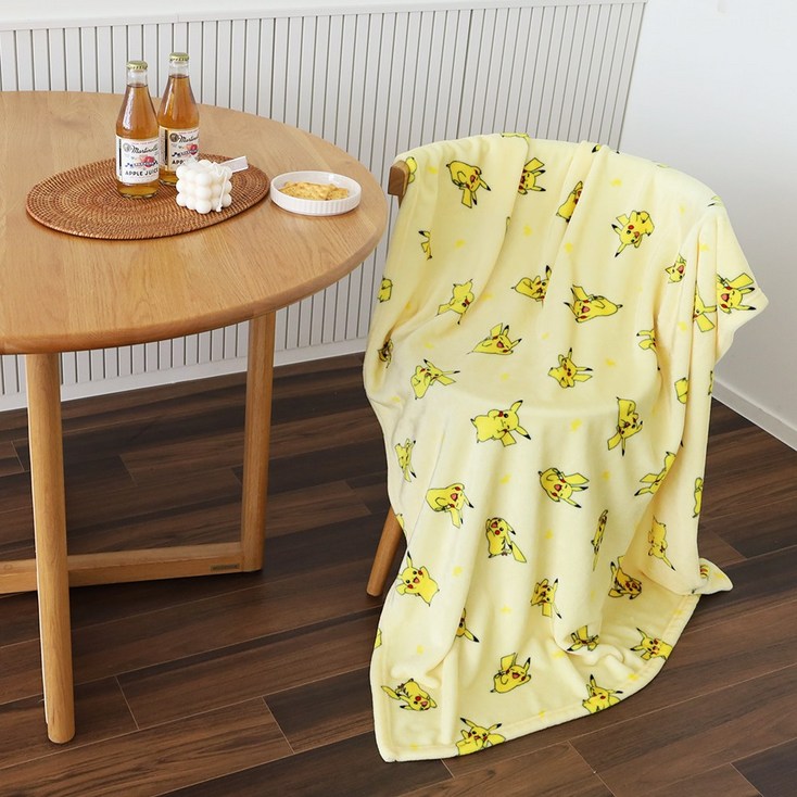 포켓몬 피카츄패턴담요 140x100 집순이 극세사 블랭킷 차량용 사무실 캠핑 차박 무릎담요
