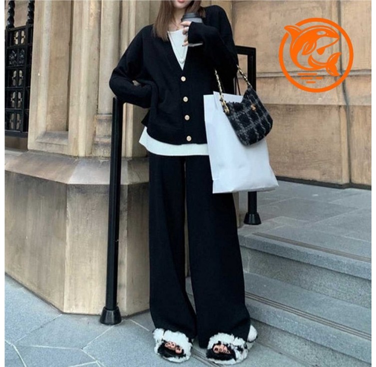 편안한 니트 투피스 세련된 롱팬츠 밴딩 디자인 옆트임 스타일